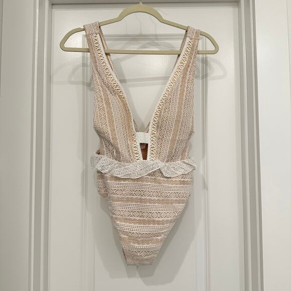 NWT River Island Peplum Embroidered Plunge One Piece Swimsuit in White Size 6 - Picture 3 of 6